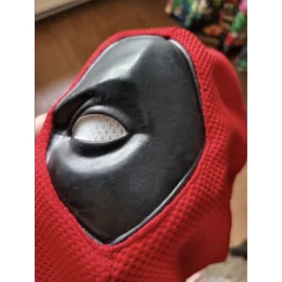 Adult Deadpool Mask from Deadpool & Wolverine Brand New SHIP FROM USA - Picture 8 of 8